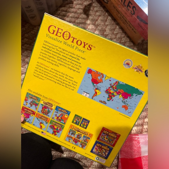 World GeoPuzzle - Vibrant Educational Puzzle - Picture 4 of 4
